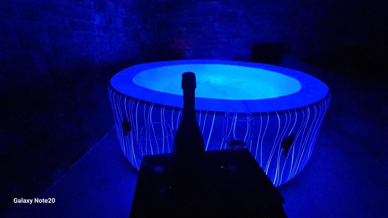 코페르 Hisa Kapis With Hot Tube 아파트 외부 사진