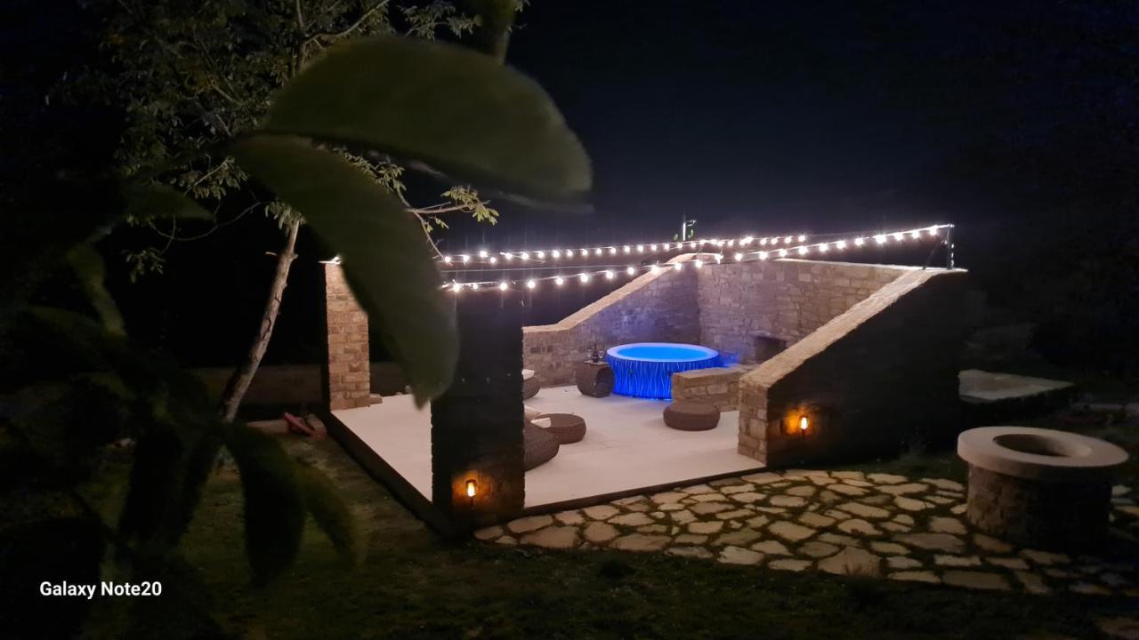 코페르 Hisa Kapis With Hot Tube 아파트 외부 사진