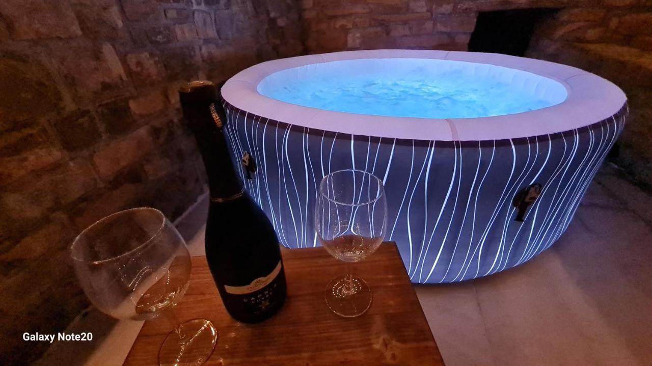 코페르 Hisa Kapis With Hot Tube 아파트 외부 사진