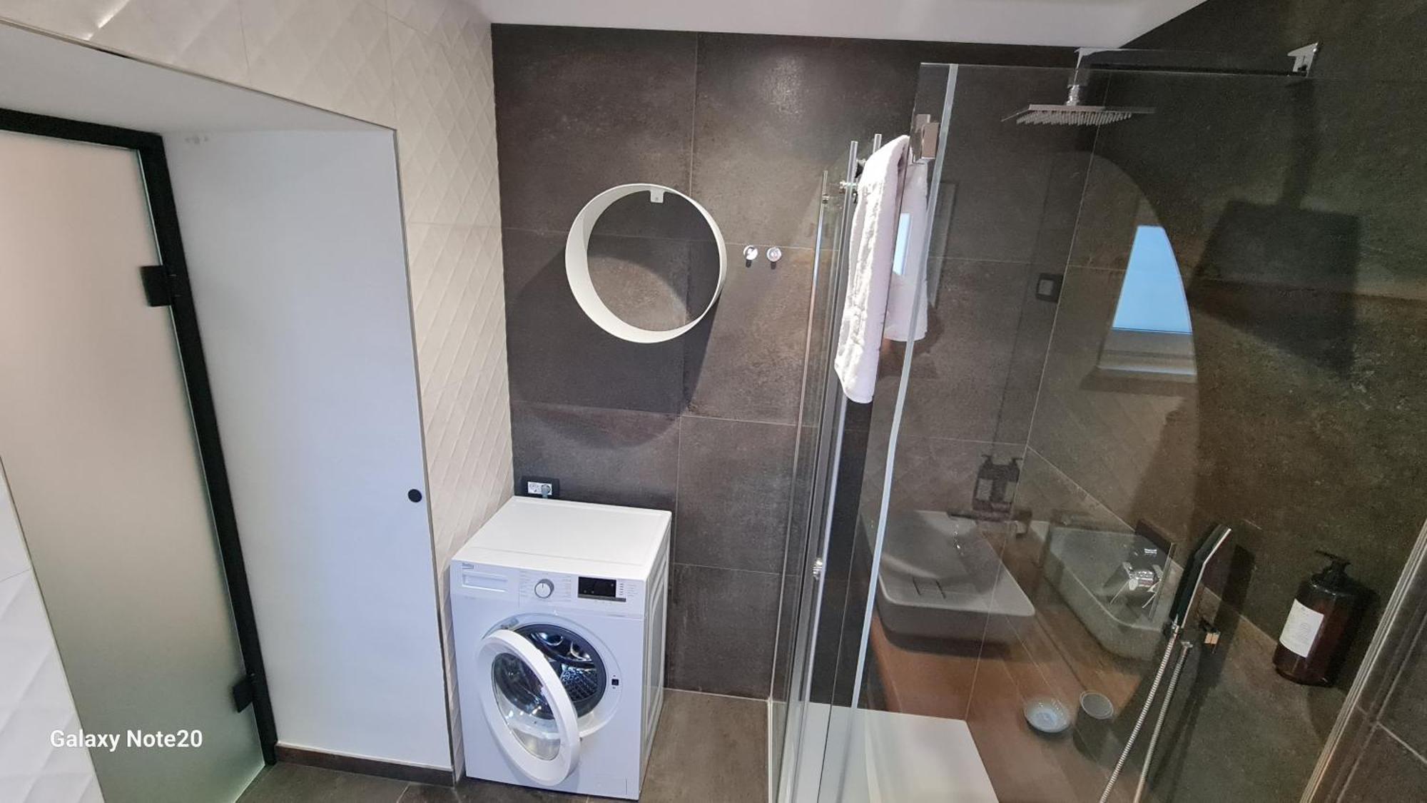 코페르 Hisa Kapis With Hot Tube 아파트 외부 사진
